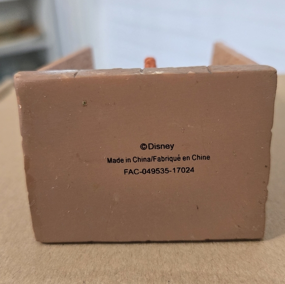 Disney Store 2017 Maid Marian and Robin Hood Ornament - Picture 4 of 6